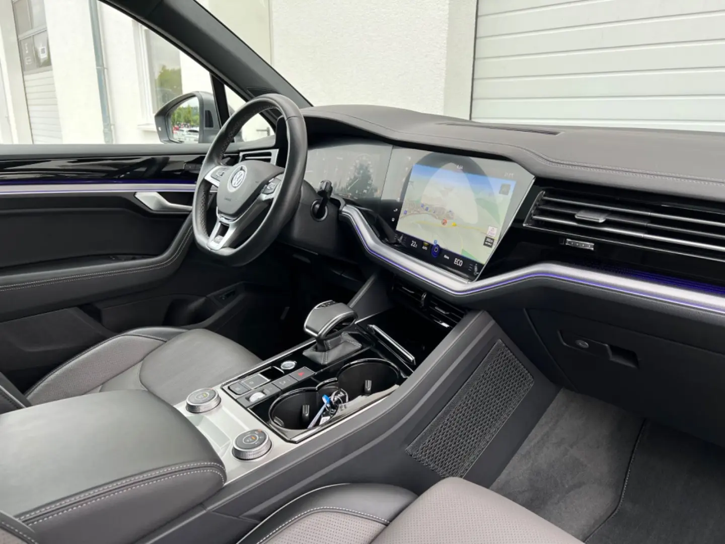 Touareg R-Line 4M/MATRIX/AHK/PANO/HUD/360°/LUFTF