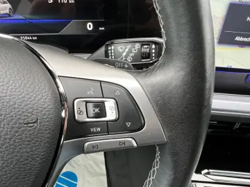 Touareg R-Line 4M/MATRIX/AHK/PANO/HUD/360°/LUFTF