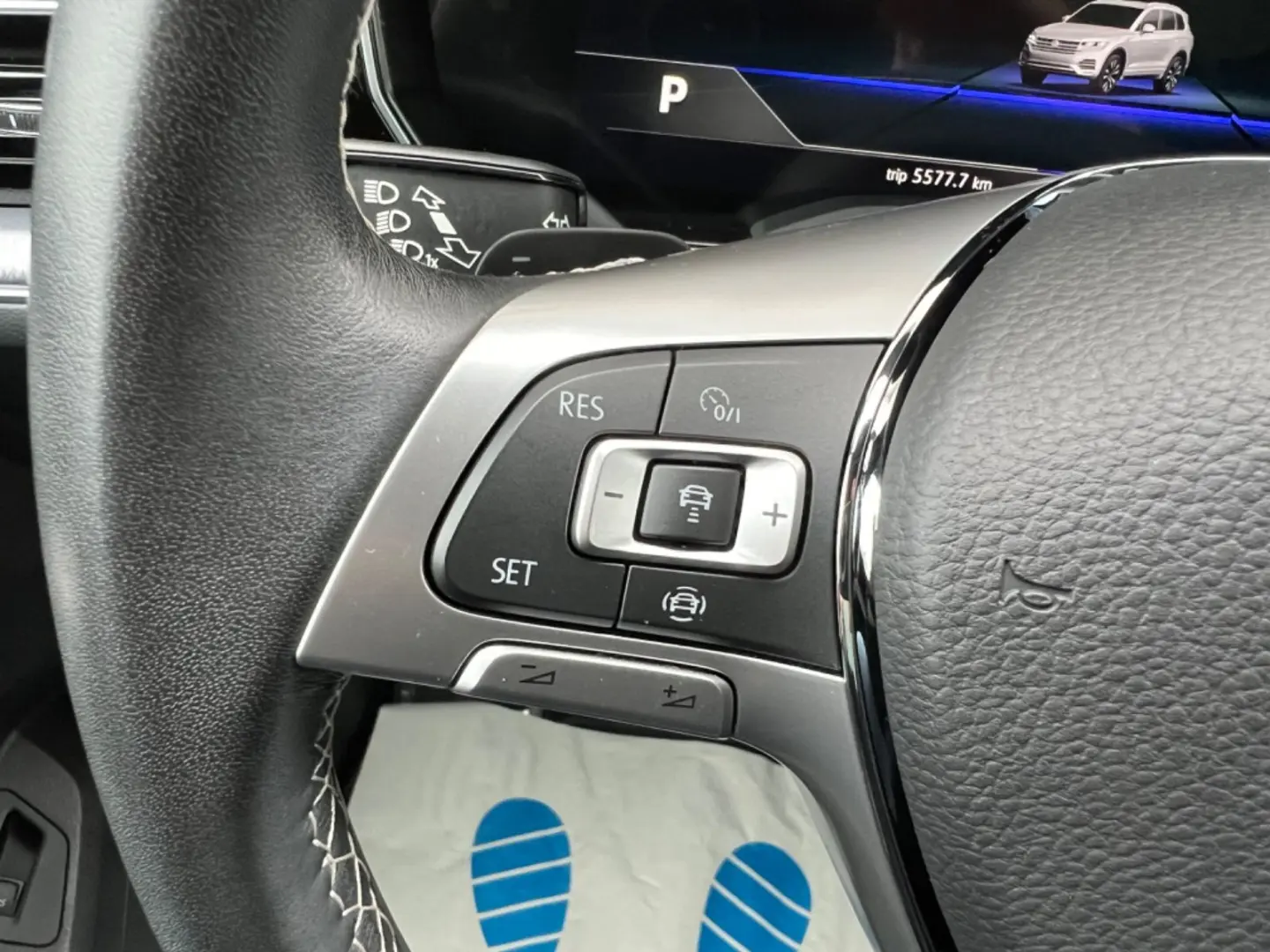Touareg R-Line 4M/MATRIX/AHK/PANO/HUD/360°/LUFTF