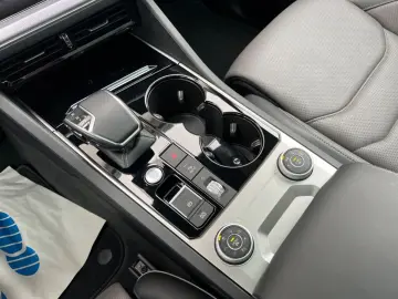 Touareg R-Line 4M/MATRIX/AHK/PANO/HUD/360°/LUFTF