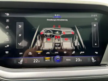 Touareg R-Line 4M/MATRIX/AHK/PANO/HUD/360°/LUFTF