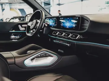 GLE 300 d 4M Fahrassistenz/AHK/Panorama/LED