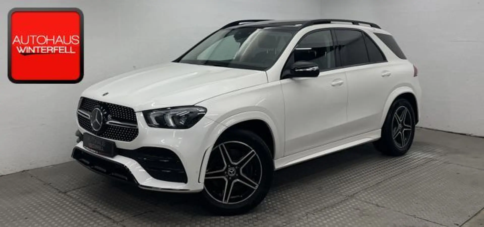 GLE 300 d 4M AMG NIGHT PANO+DISTRONIC+AUGMENTED+