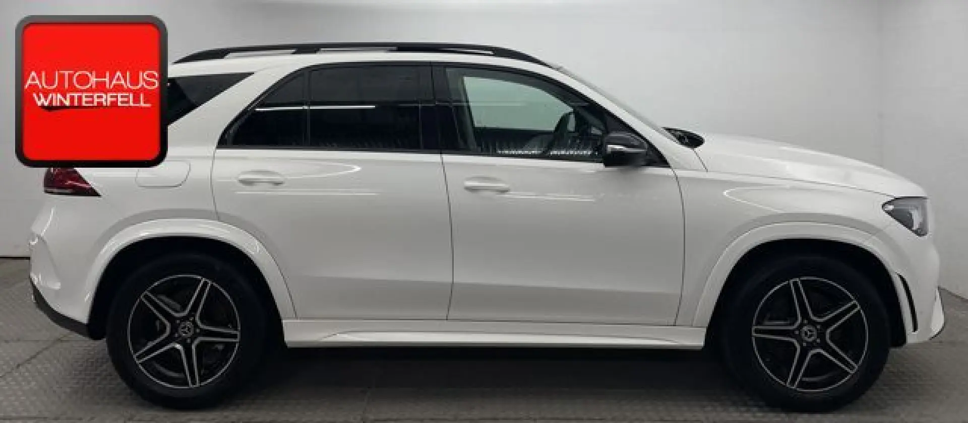 GLE 300 d 4M AMG NIGHT PANO+DISTRONIC+AUGMENTED+