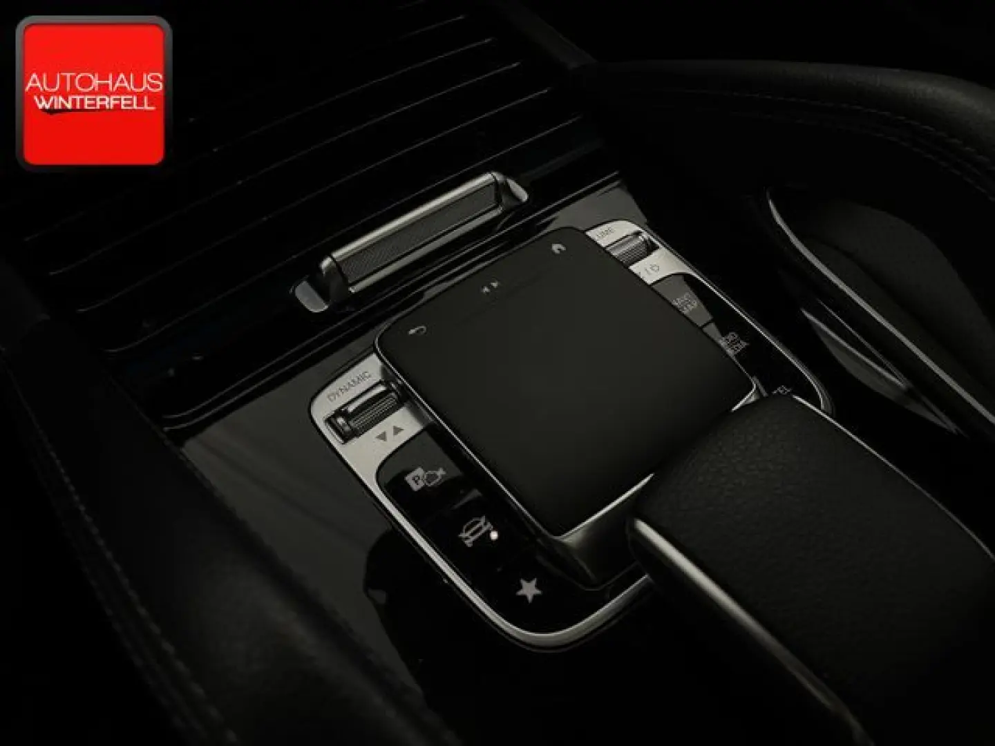 GLE 300 d 4M AMG NIGHT PANO+DISTRONIC+AUGMENTED+