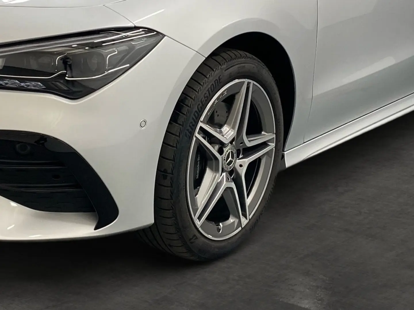CLA 250 e AMG+PANO+PARK+DISTR+MULTIBEAM+MBUX AR