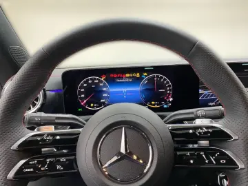 CLA 250 e AMG+PANO+PARK+DISTR+MULTIBEAM+MBUX AR