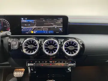 CLA 250 e AMG+PANO+PARK+DISTR+MULTIBEAM+MBUX AR