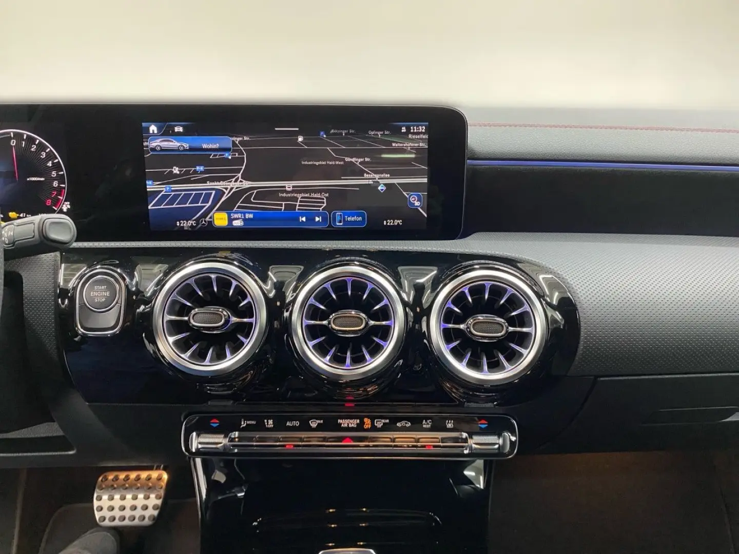 CLA 250 e AMG+PANO+PARK+DISTR+MULTIBEAM+MBUX AR