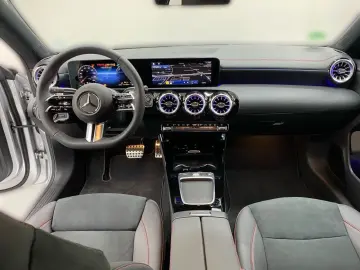 CLA 250 e AMG+PANO+PARK+DISTR+MULTIBEAM+MBUX AR
