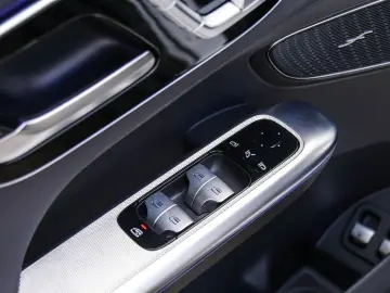 GLC 300 e 4MATIC |AMG|DISTR|KEYL|NAVI|AHK|LED|LM