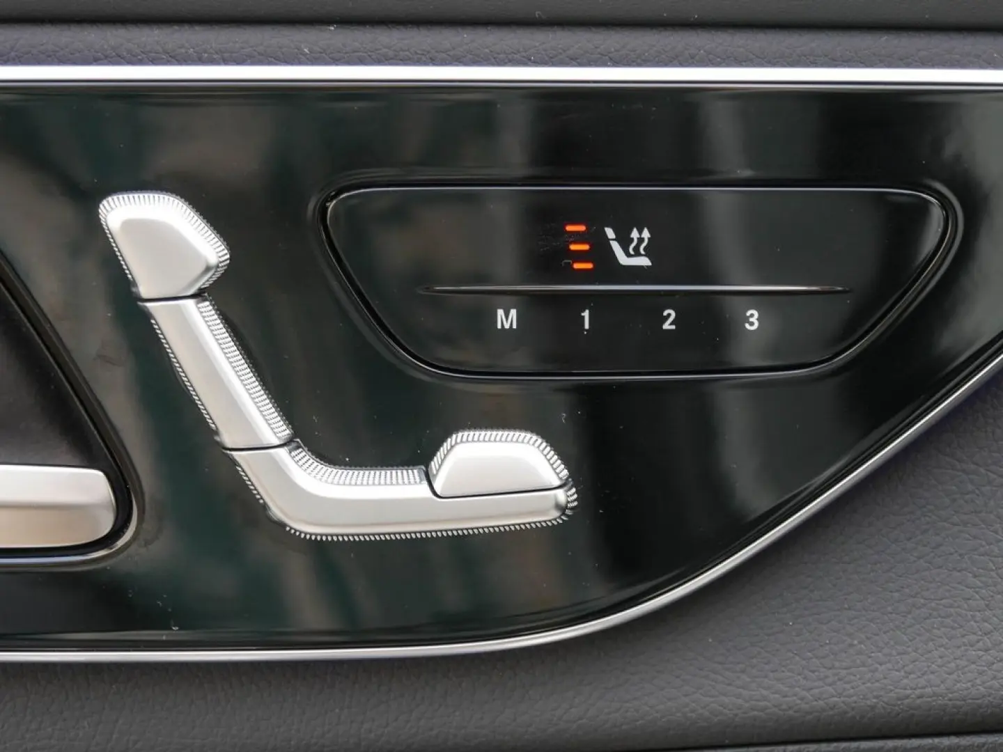 GLC 300 e 4MATIC |AMG|DISTR|KEYL|NAVI|AHK|LED|LM