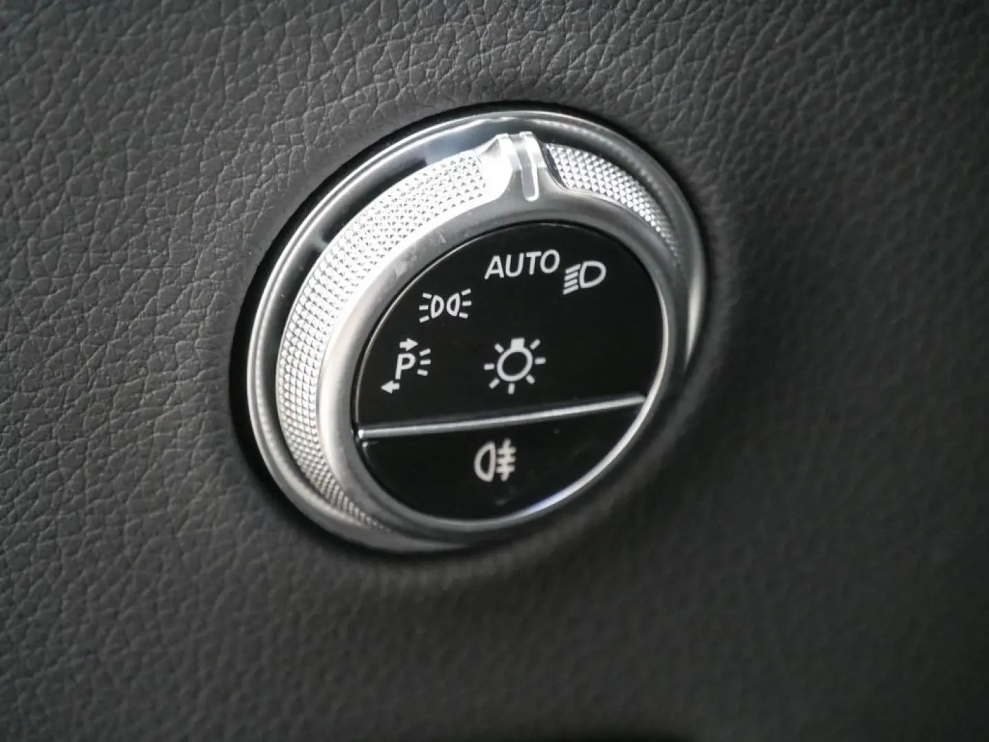 GLC 300 e 4MATIC |AMG|DISTR|KEYL|NAVI|AHK|LED|LM