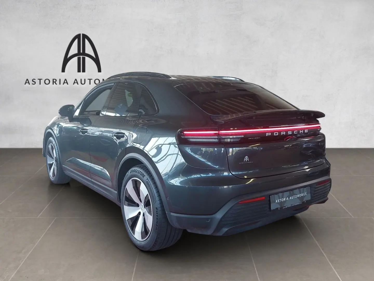 Macan 4 InnoDr. Matrix Pano BOSE AHK 14W 360°