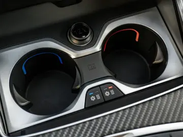 XM V8 - Mineralweiß - Full Option