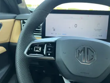 MG 1.5 T-GDi HEV – 224 CP Hibrid Benzină Exclusive