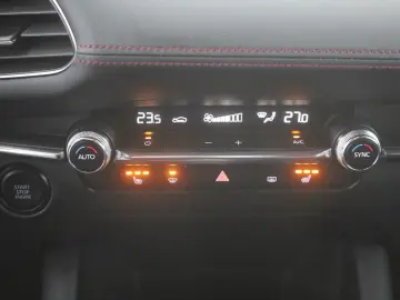 3 SKYACTIV-G 2.0 M-HYBRID LED Navi Head-Up ACC
