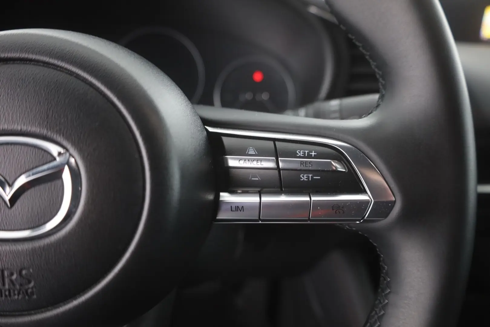 3 SKYACTIV-G 2.0 M-HYBRID LED Navi Head-Up ACC