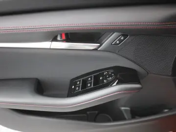 3 SKYACTIV-G 2.0 M-HYBRID LED Navi Head-Up ACC