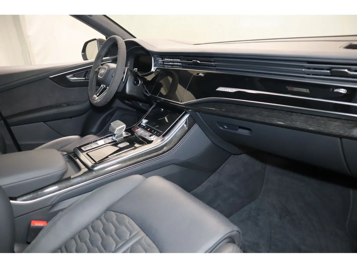RS Q8 4.0 TFSI*UPE197*Keramik*305km/h*B&O*Pano*M