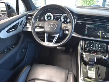 Q7 55TFSIe quattro Tiptronic S-Line LED~LiveC.