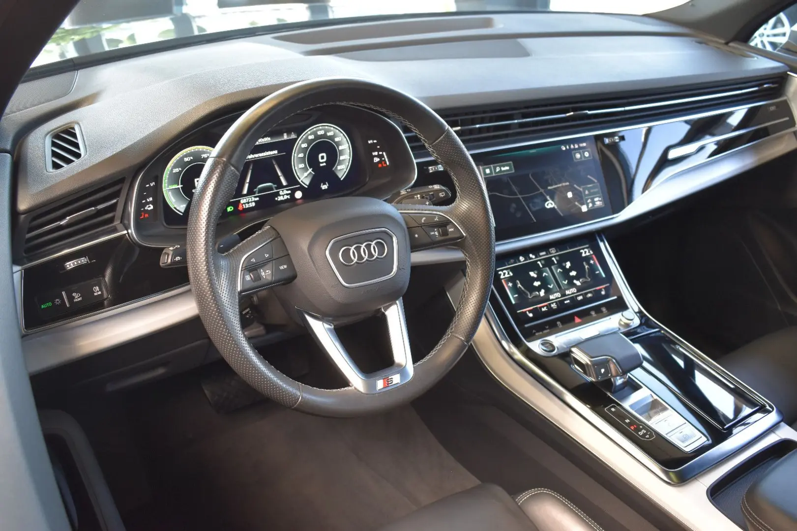 Q7 55TFSIe quattro Tiptronic S-Line LED~LiveC.