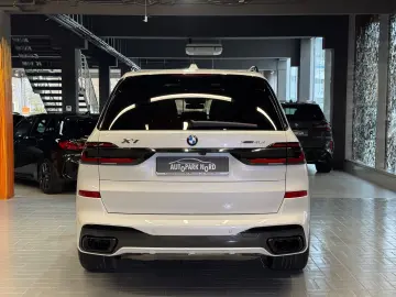 X7 xDrive 40i M Sport~PANO~HUD~KRISTAL~KAMERA