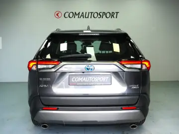 TOYOTA RAV4 2.5 HYBRID 4×4 DYNAMIC