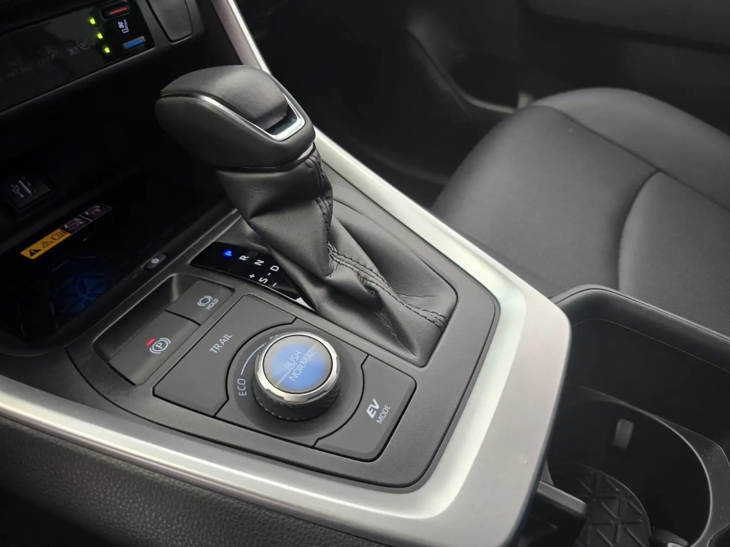 RAV 4 Hybrid 4x4 Lounge *NAV*SB*LEDER*360°