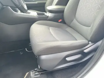 RAV4 2.5 Hybrid Team D *AHK*BLIS*NAV*ACC NAVI