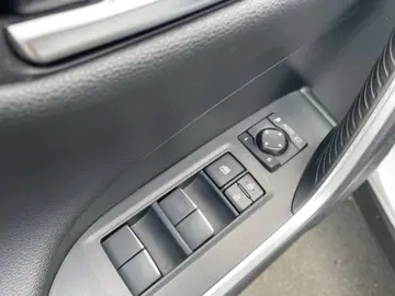 RAV4 2.5 Hybrid Team D *AHK*BLIS*NAV*ACC NAVI