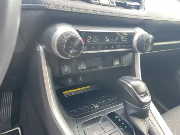 RAV4 2.5 Hybrid Team D *AHK*BLIS*NAV*ACC NAVI