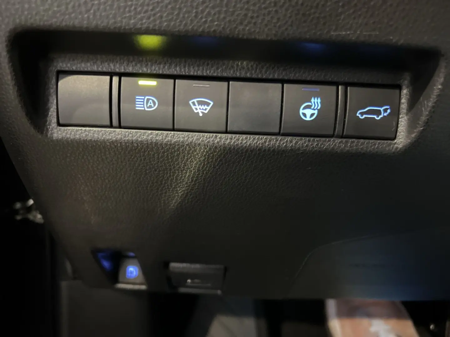 RAV4 2.5 Team Deutschland +4x4+Navi+AHK.+LED