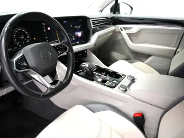 VOLKSWAGEN TOUAREG 3.0 TDI V6 AT
