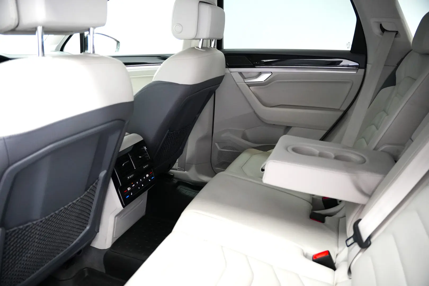 VOLKSWAGEN TOUAREG 3.0 TDI V6 AT