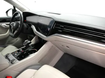 VOLKSWAGEN TOUAREG 3.0 TDI V6 AT