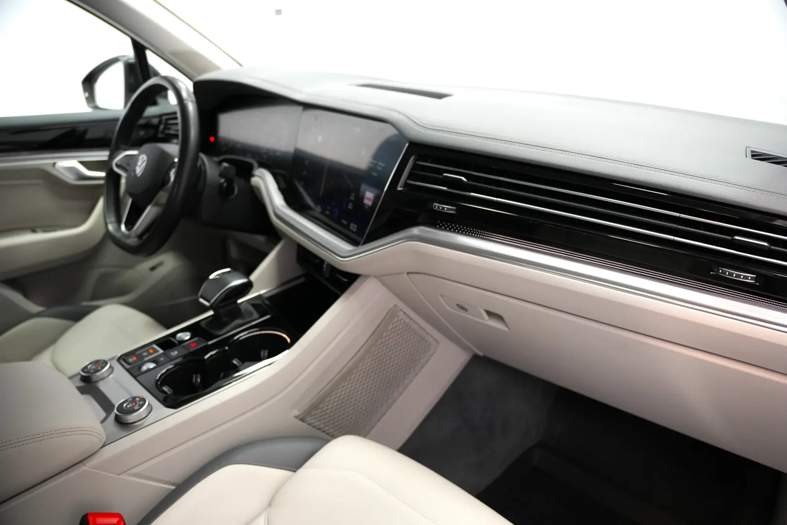 VOLKSWAGEN TOUAREG 3.0 TDI V6 AT