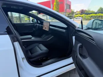 Model S Plaid