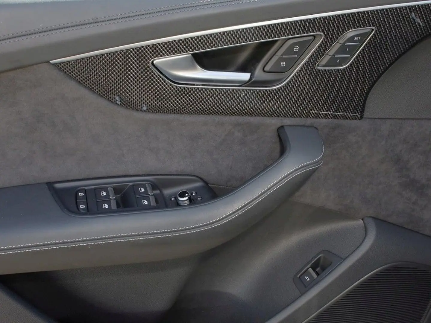 SQ7 4.0 TFSI quattro Comp. + Assist Matrix Pano