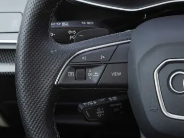 SQ7 4.0 TFSI quattro Comp. + Assist Matrix Pano