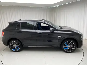 Lynk@Co 01 1.5 Plug-in-Hybrid Black Edition