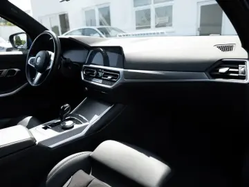 330e xDrive M-Sport
