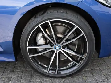 330e xDrive M-Sport