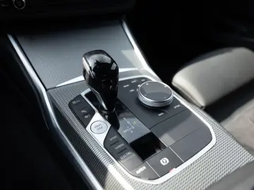 330e xDrive M-Sport