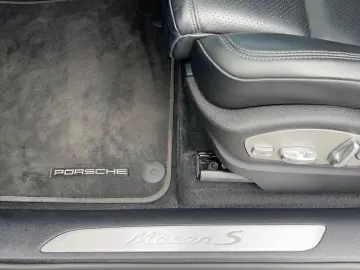 Macan S