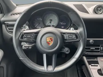 Macan S