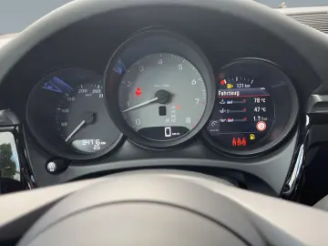 Macan S