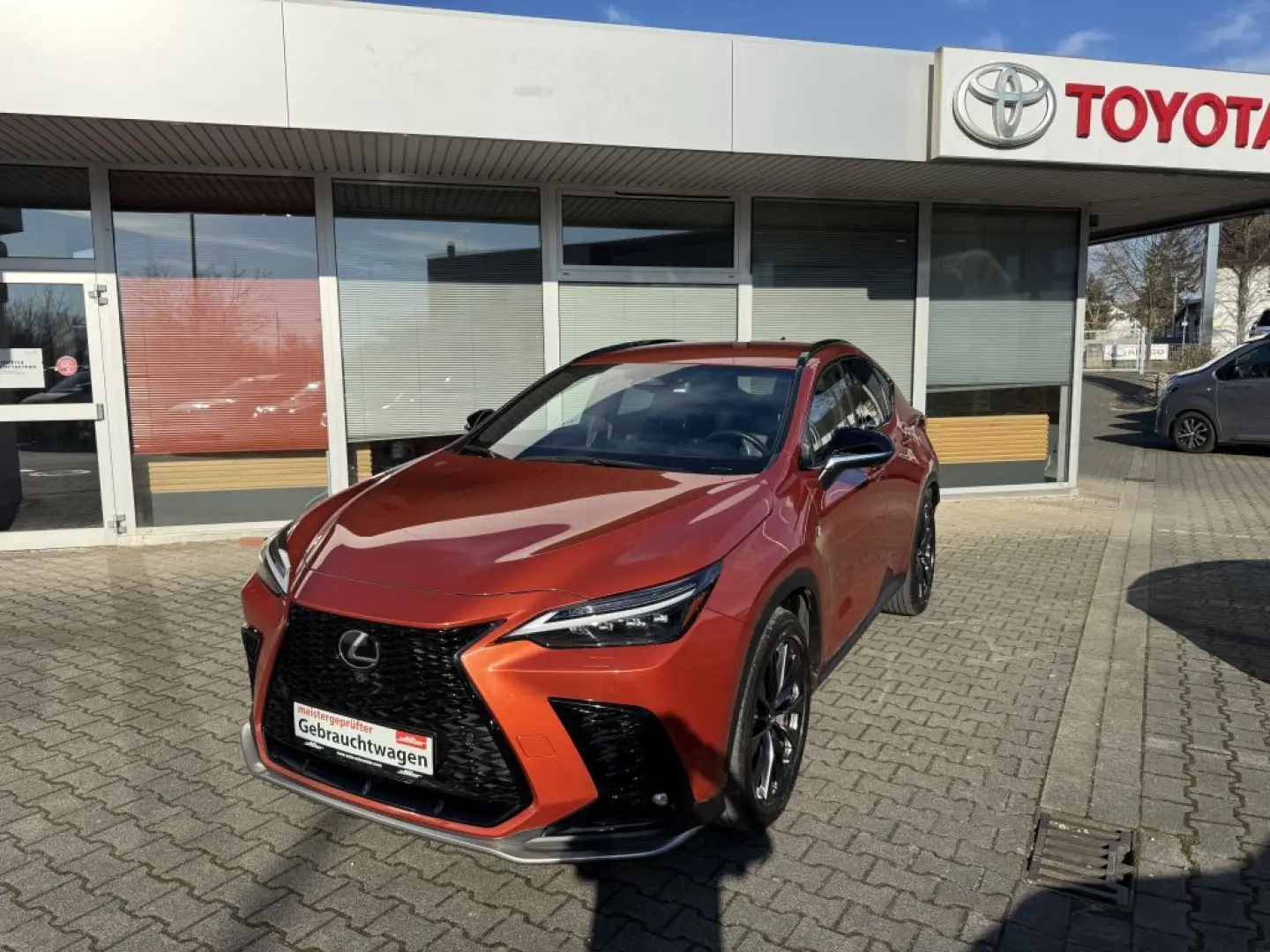 NX 450h+ E-FOUR F SPORT-Paket