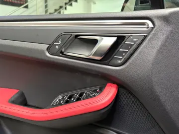 Porsche Macan MACAN 2.0 PANO ACC CHRONO