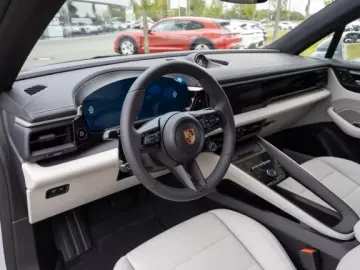 Porsche Macan 4 InnoDrive Luftfederung LED-Matrix